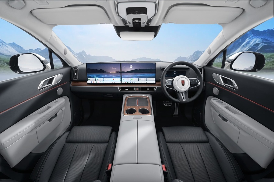 Hongqi E-HS9 executive passenger cabin
